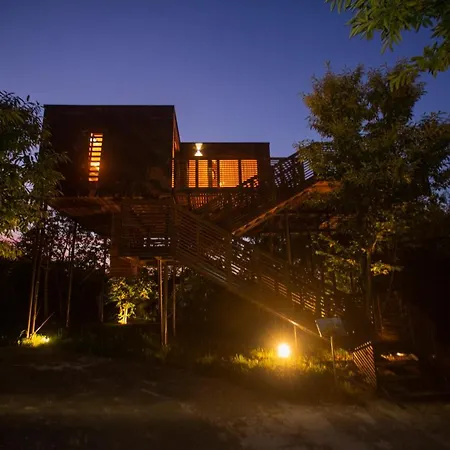 En El Arbol Costa Da Morte Camping Muxía