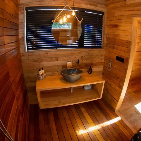 Campsite En El Arbol Costa Da Morte *